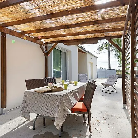 Holiday home Maison Entre Monts & *